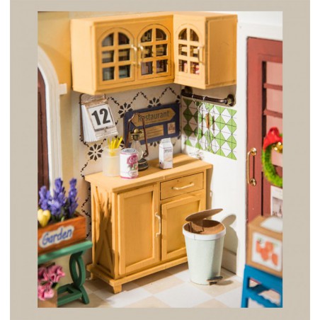 Mrs Charlie’s Dining Room, Diy Miniature House