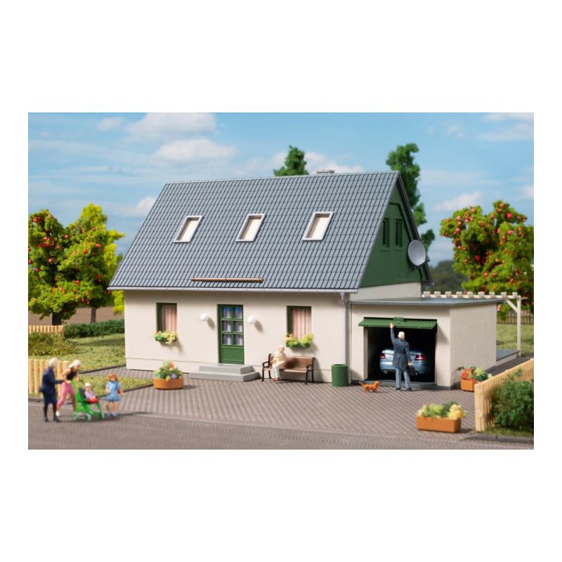 Auhagen H0 Eengezinswoning met garage 11454
