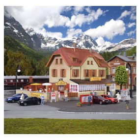 Kibri Herberg naast het spoor, met terras/biertuin, N 1:160