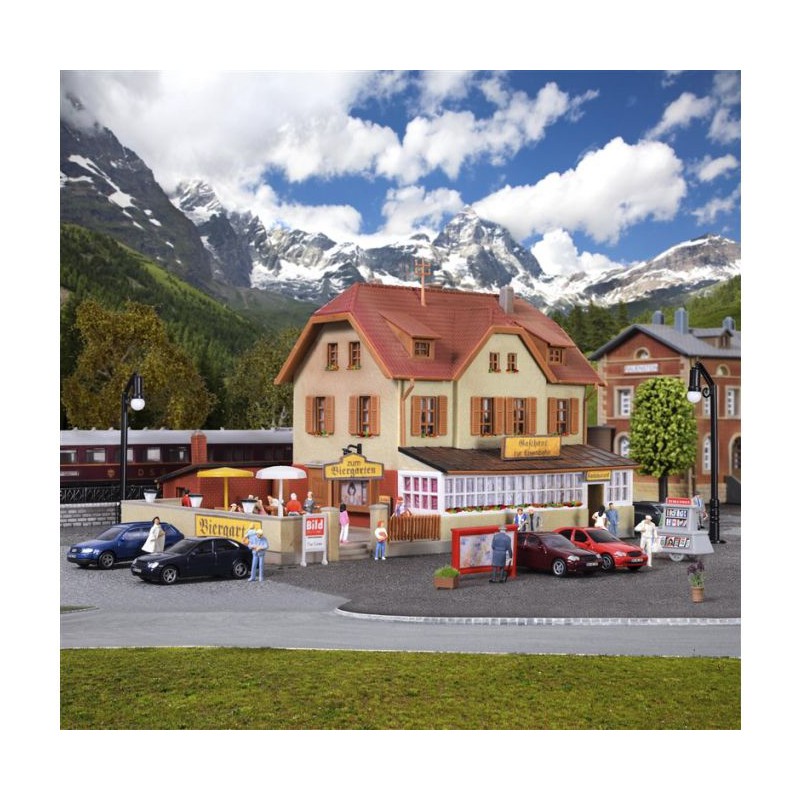 Kibri Herberg naast het spoor, met terras/biertuin, N 1:160