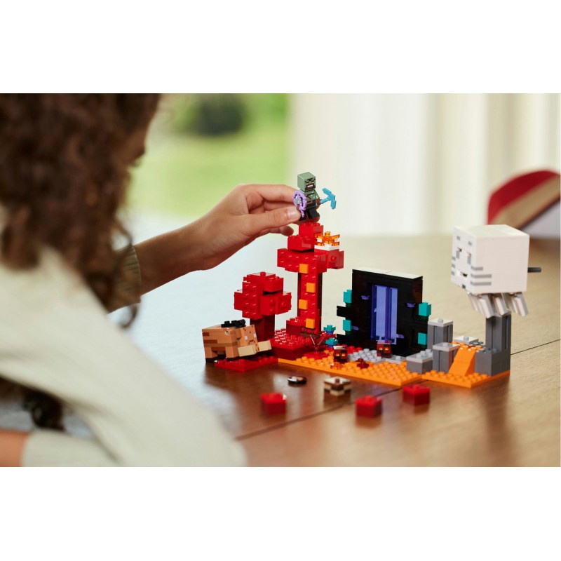 LEGO Minecraft - 21255 Hinderlaag bij het Nether-portaal