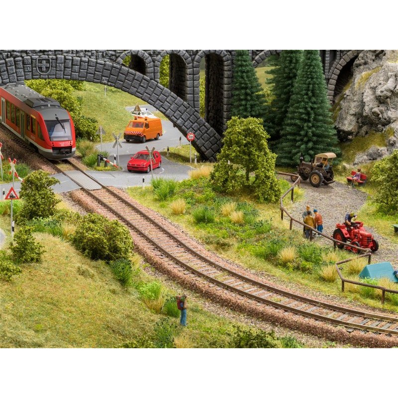 perfekt-set-recht-links-van-het-spoor-noch-60811