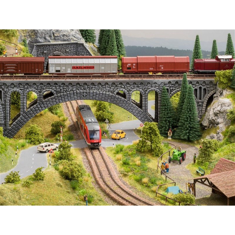 perfekt-set-recht-links-van-het-spoor-noch-60811