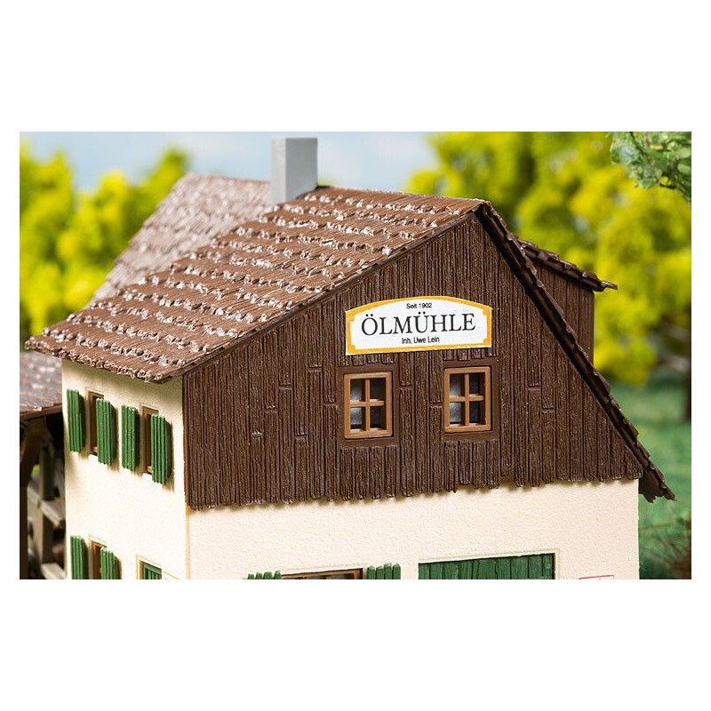 Oude olie molen, H0 Auhagen (13353)(Exclusief motor!!)