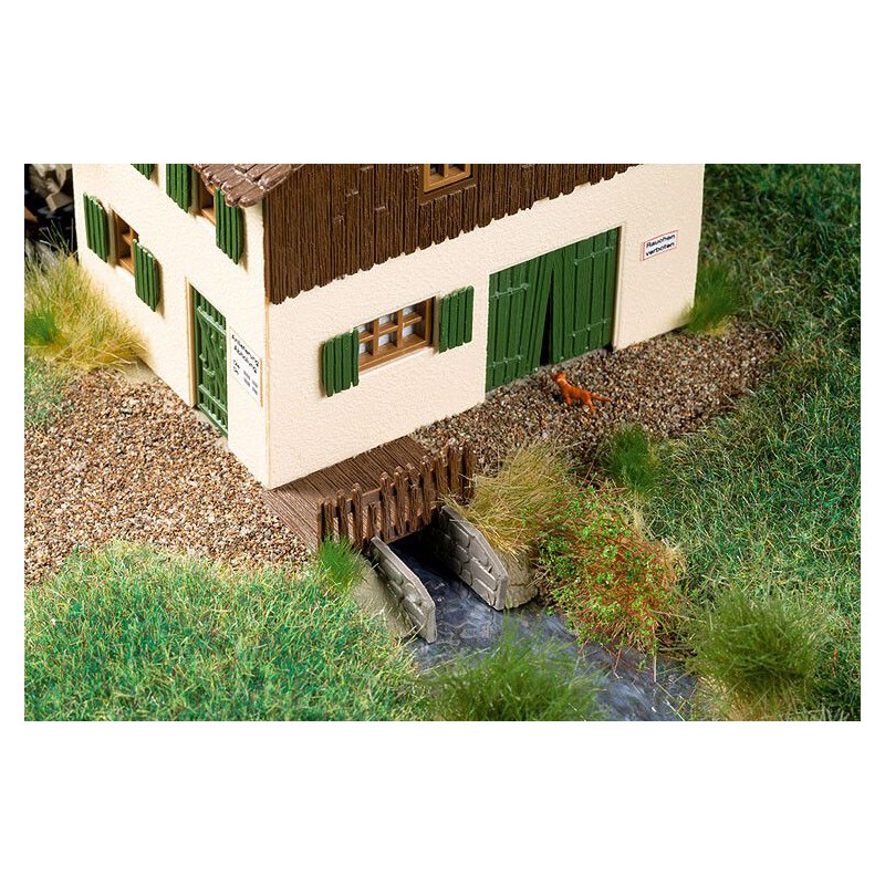 Oude olie molen, H0 Auhagen (13353)(Exclusief motor!!)