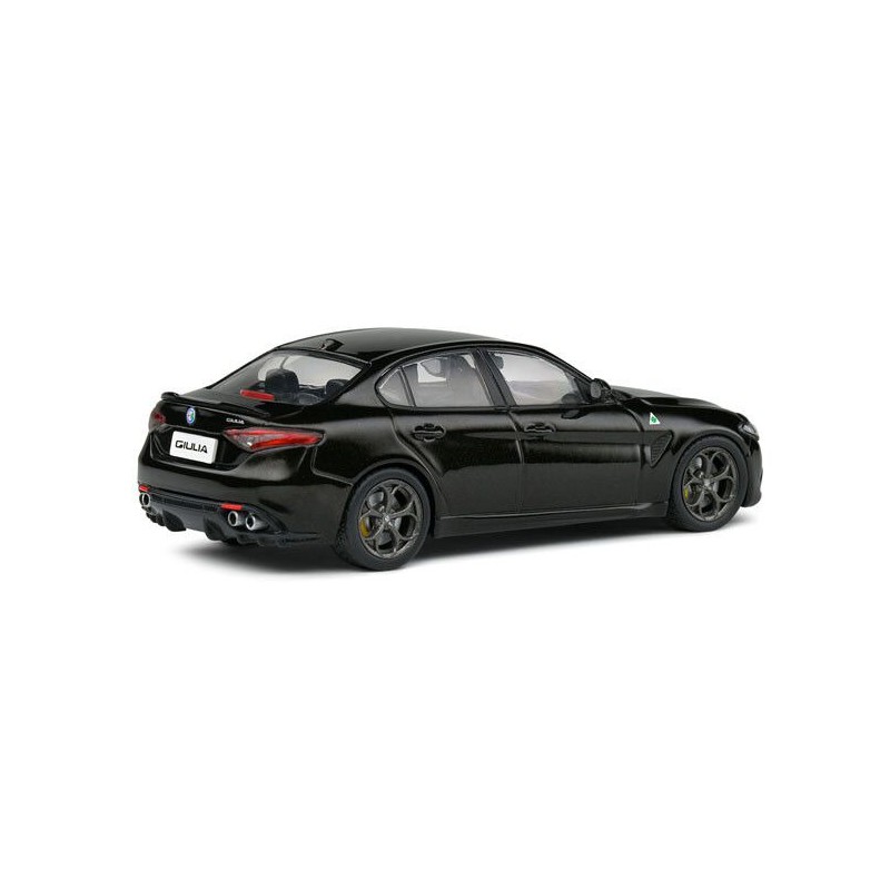 alfa-romeo-giulia-quadrifoglio-143-solido