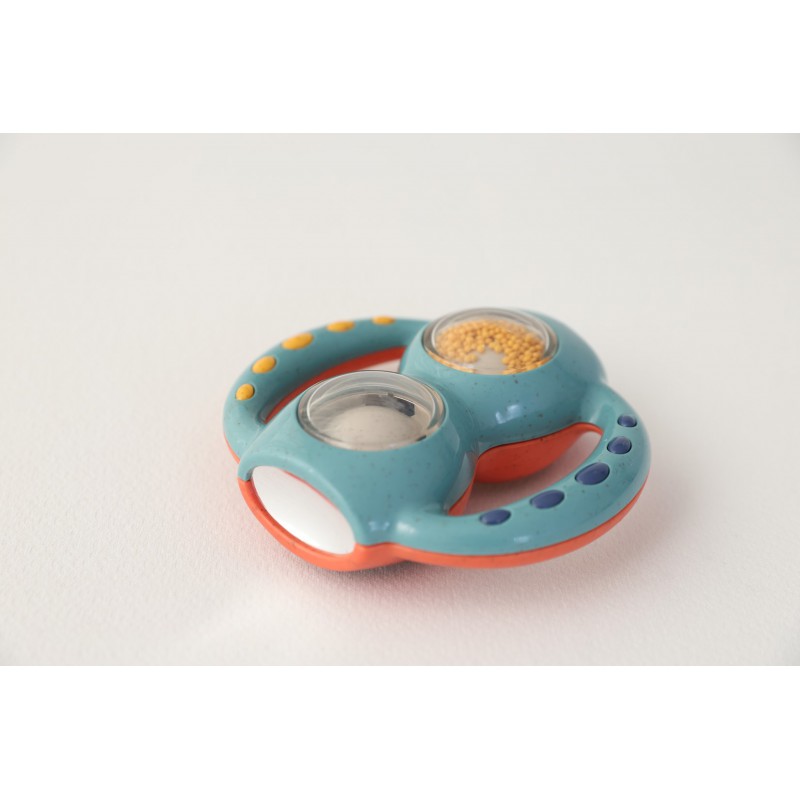 Tolo bio, Magische rammelaar