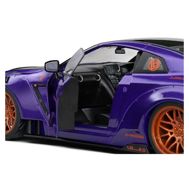 Nissan GT-R R35 W/ Liberty (Paars) - 1:18 - Solido