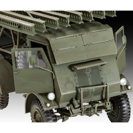 BM-13-16 ON W.O.T. 8 Chassis, Revell