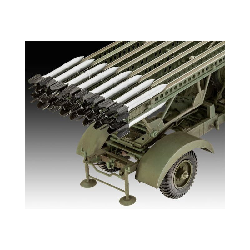 BM-13-16 ON W.O.T. 8 Chassis, Revell