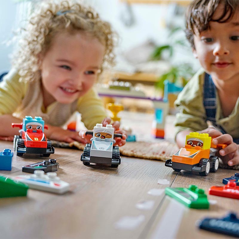 LEGO DUPLO - 10445 F1 team racewagens en coureurs