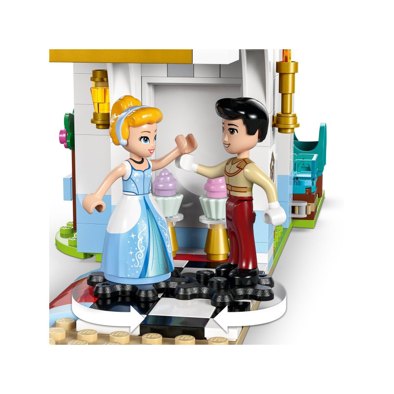 LEGO DISNEY Princess - 43275 Assepoesters kasteel en paardenkoets