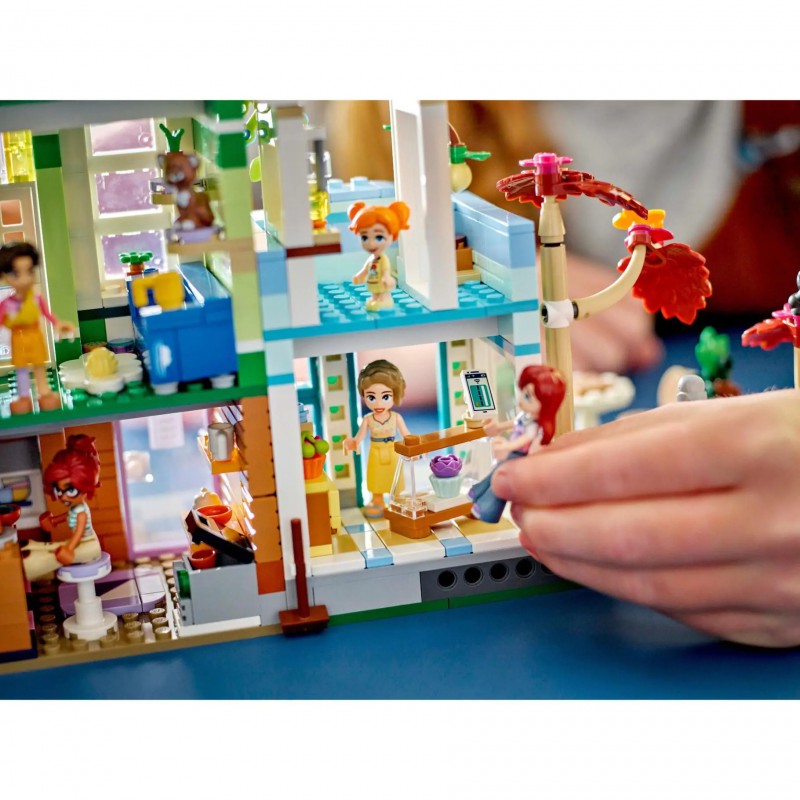 LEGO FRIENDS - 42670 Heartlake City appartementen en winkels