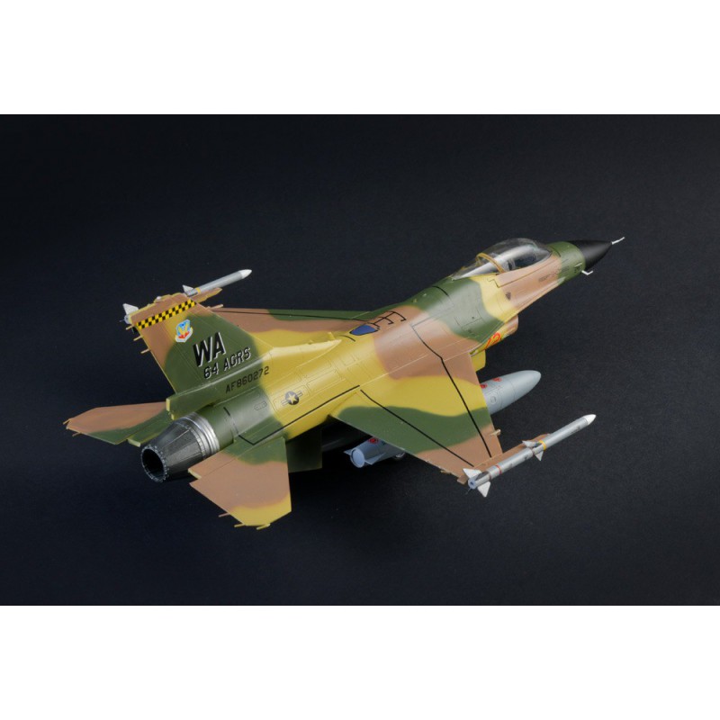 F-16C Fighting Falcon (war thunder) 1:48, Italeri