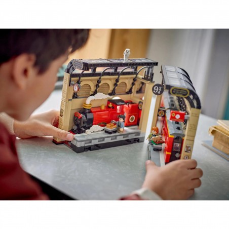 LEGO HARRY POTTER - 76450 Boekensteun: De Zweinstein Express LEGO HARRY POTTER - 76450 Boekensteun: De Zweinstein Express