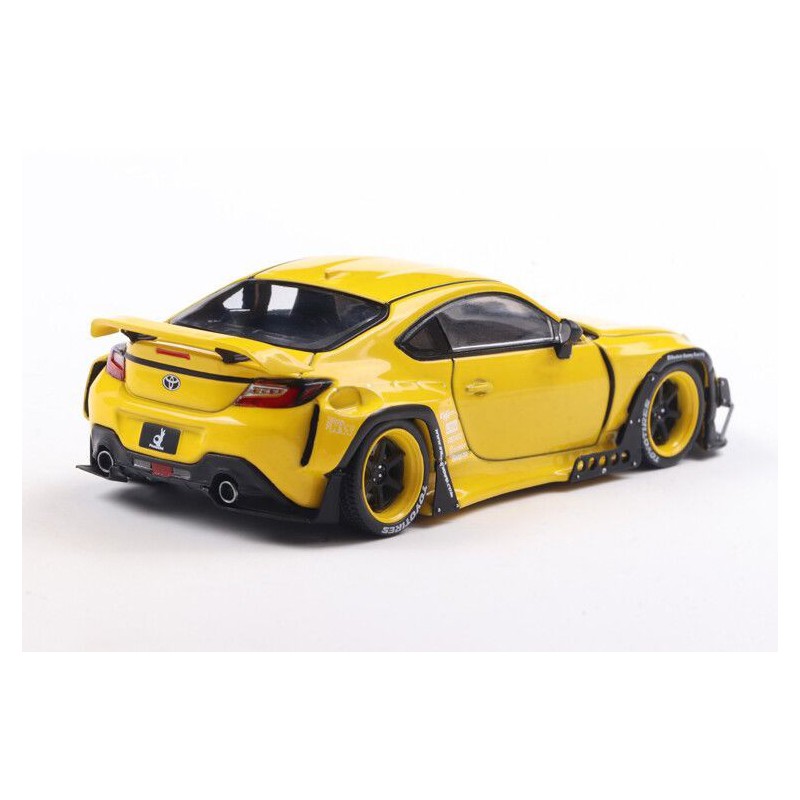 Toyota GR86 Rocket Bunny '22 (geel) - 1:43 - Solido