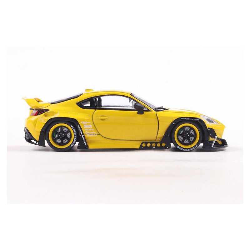Toyota GR86 Rocket Bunny '22 (geel) - 1:43 - Solido