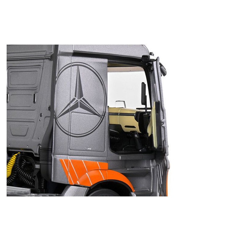 Mercedes Benz Actros B. Grand Prix Edition '19, (Zilver) - 1:24 - Solido