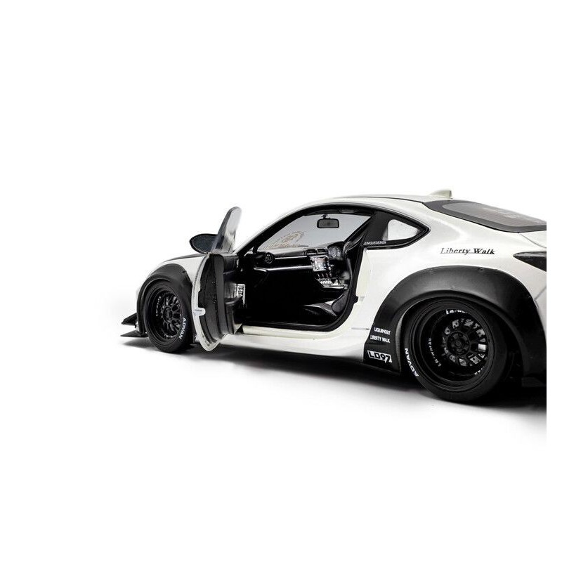 Toyota GR86 Liberty Walk body kit '24 (wit), Solido