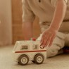 Ambulance met figuur FSC - Little Dutch Ambulance met figuur FSC - Little Dutch