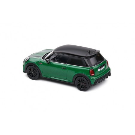 Mini Cooper S John Works '23 (groen) - 1:43 - Solido