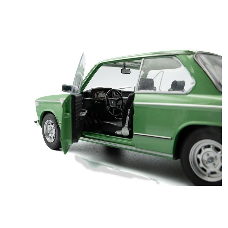 BMW 1602 Taiga '71, groen - 1:18 - Solido