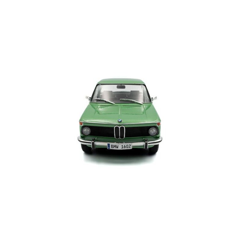BMW 1602 Taiga '71, groen - 1:18 - Solido