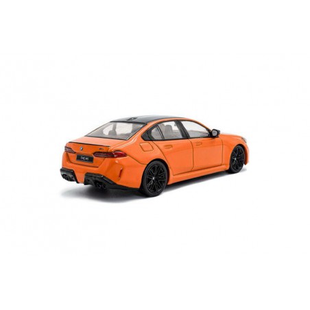 BMW M5 (G90) sedan '24, oranje (Fire orange III) - 1:43 - Solido