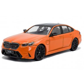 BMW M5 (G90) sedan '24, oranje (Fire orange III) - 1:43 - Solido