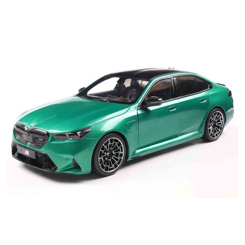 BMW M5 (G90) sedan '25, groen metaal - 1:18 - Solido