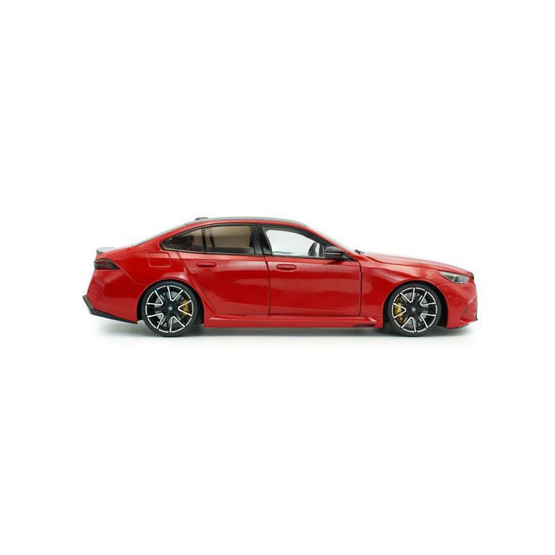 BMW M5 (G90) sedan '25, rood - 1:18 - Solido