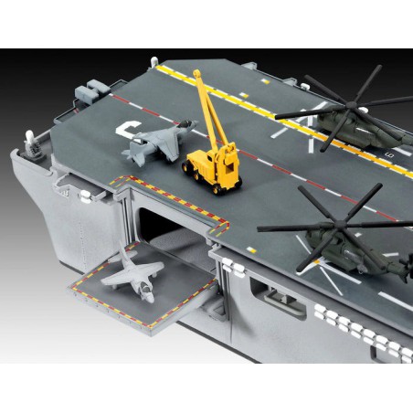 US Navy Assault Carrier WASP Class 1:700, Revell, 05178
