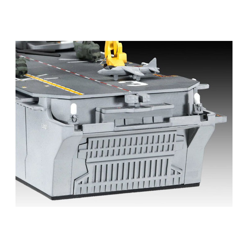 US Navy Assault Carrier WASP Class 1:700, Revell, 05178