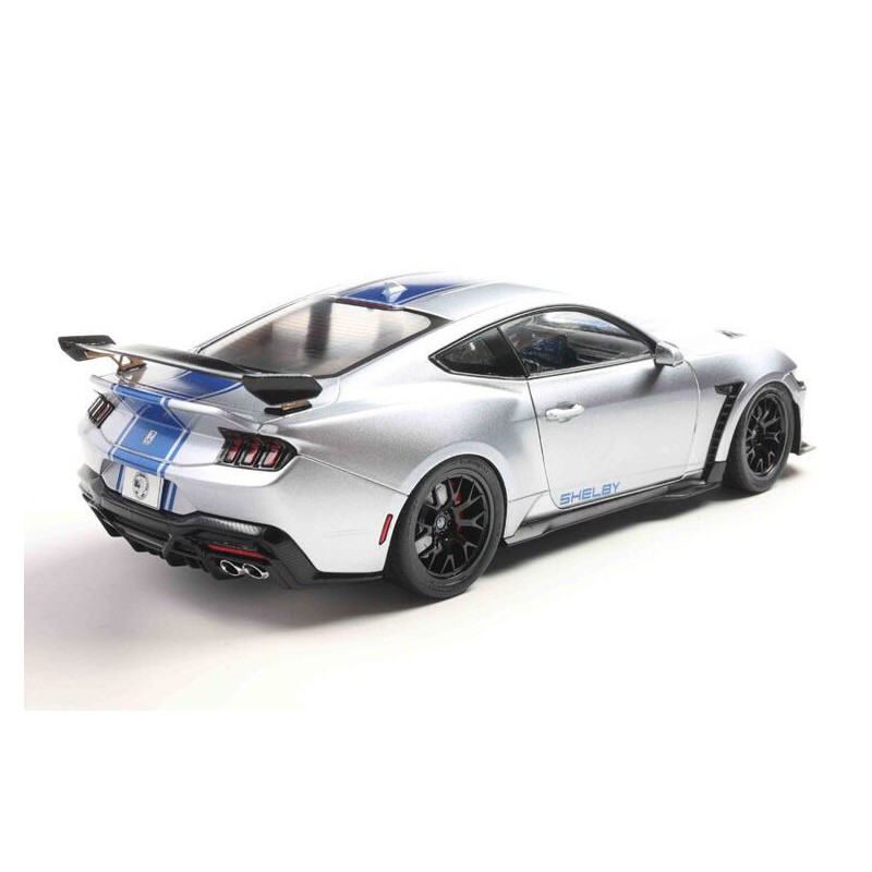 Shelby Mustang Super Snake '25, grijs met blauwe strepen - 1:18 - Solido