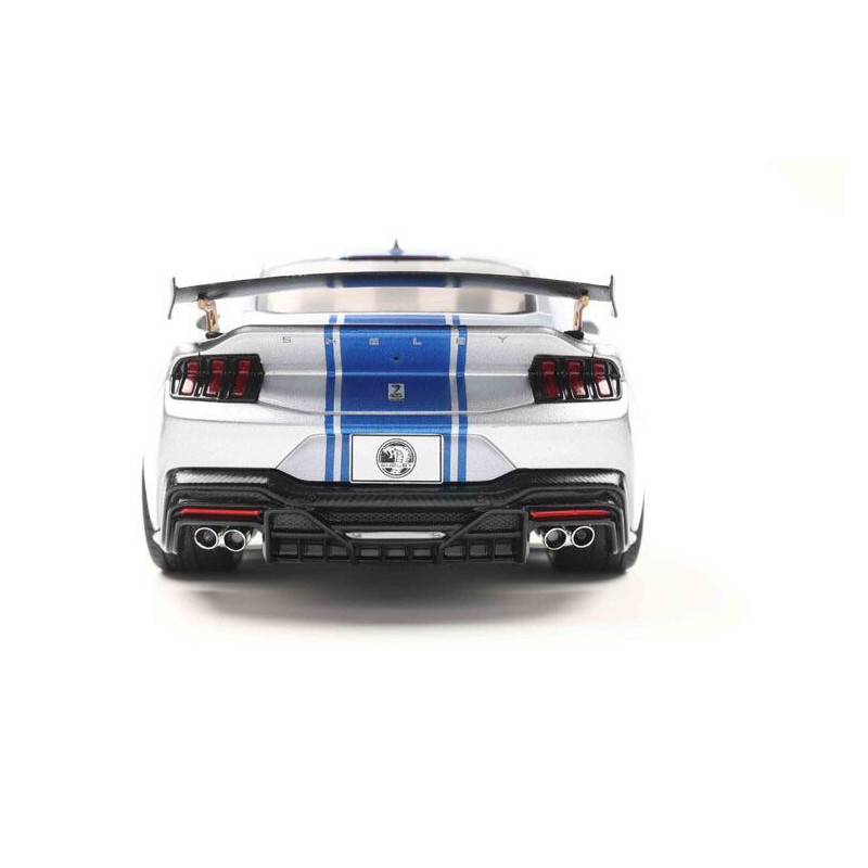 Shelby Mustang Super Snake '25, grijs met blauwe strepen - 1:18 - Solido