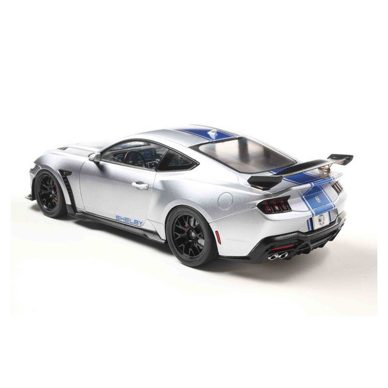 Shelby Mustang Super Snake '25, grijs met blauwe strepen - 1:18 - Solido