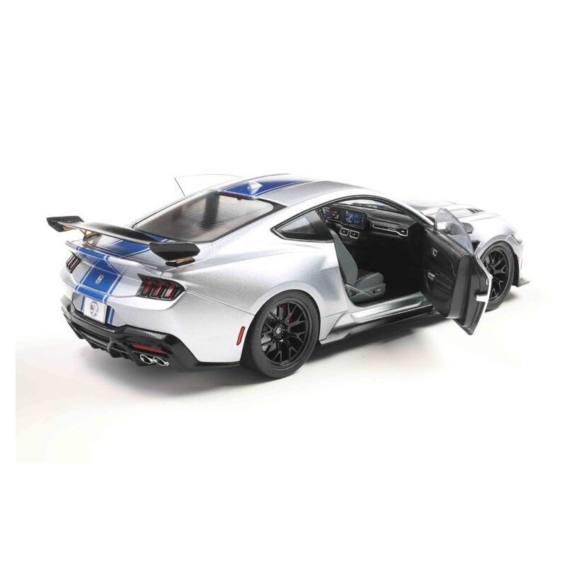 Shelby Mustang Super Snake '25, grijs met blauwe strepen - 1:18 - Solido