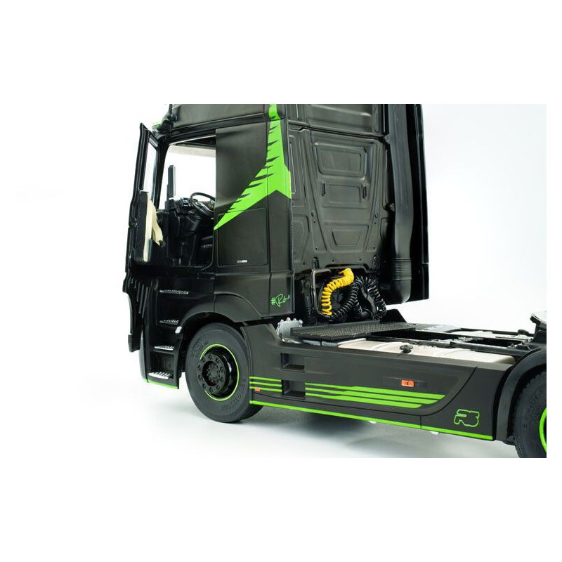 Mercedes Benz Actros R5 Italian Collection '21, zwart - 1:24 - Solido
