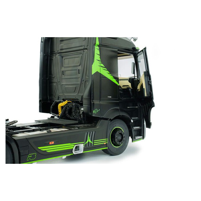 Mercedes Benz Actros R5 Italian Collection '21, zwart - 1:24 - Solido