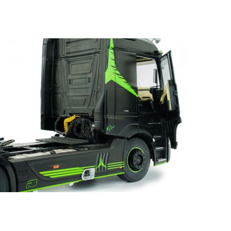 Mercedes Benz Actros R5 Italian Collection '21, zwart - 1:24 - Solido