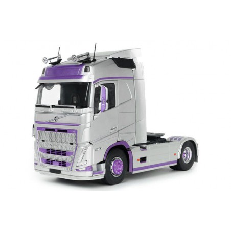 Volvo FH XL Globetrotter '23, zilver/paars - 1:24 - Solido