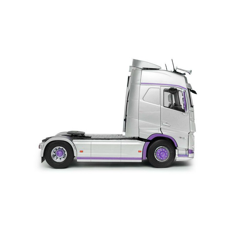 Volvo FH XL Globetrotter '23, zilver/paars - 1:24 - Solido