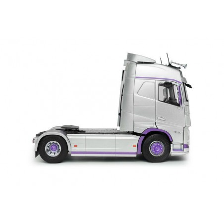 Volvo FH XL Globetrotter '23, zilver/paars - 1:24 - Solido