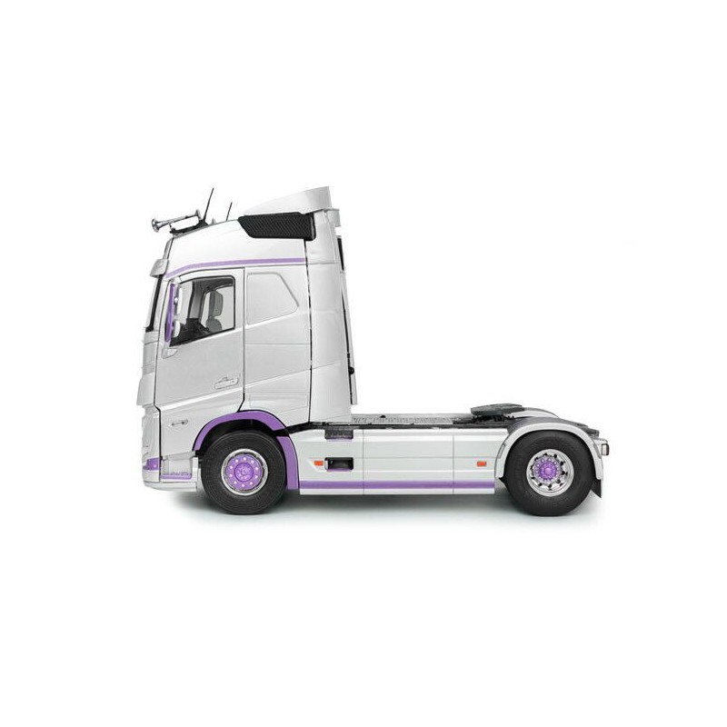 Volvo FH XL Globetrotter '23, zilver/paars - 1:24 - Solido