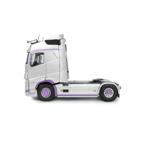 Volvo FH XL Globetrotter '23, zilver/paars - 1:24 - Solido