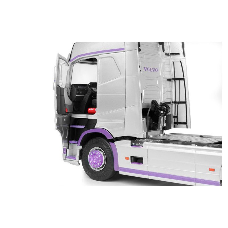 Volvo FH XL Globetrotter '23, zilver/paars - 1:24 - Solido