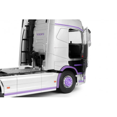 Volvo FH XL Globetrotter '23, zilver/paars - 1:24 - Solido