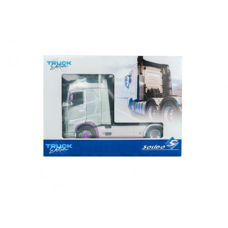 Volvo FH XL Globetrotter '23, zilver/paars - 1:24 - Solido