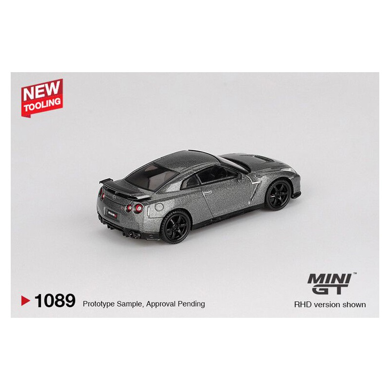 Nissan GTR (R35) CRS version '13, grijs metallic 1:64 MiniGT (1089)