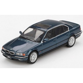 BMW 750 IL (E39) '98, blauw metallic (Sorrento Blue) 1:64 MiniGT (894)